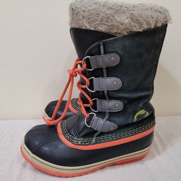Sorel winter boots sz 2 - Picture 5 of 9